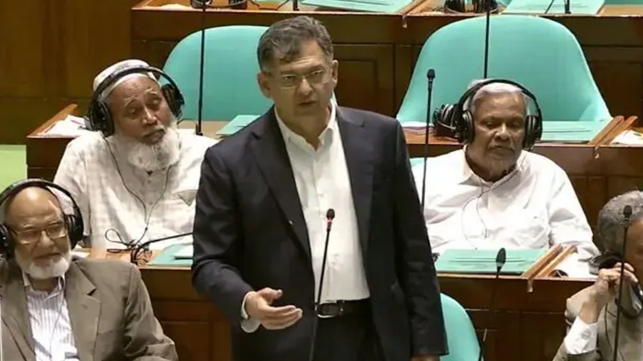 গণভোটের রায় বাস্তবায়নে বিরোধী দলকে সংবিধান সংশোধন কমিটিতে আসার আহ্বান স্বরাষ্ট্রমন্ত্রীর