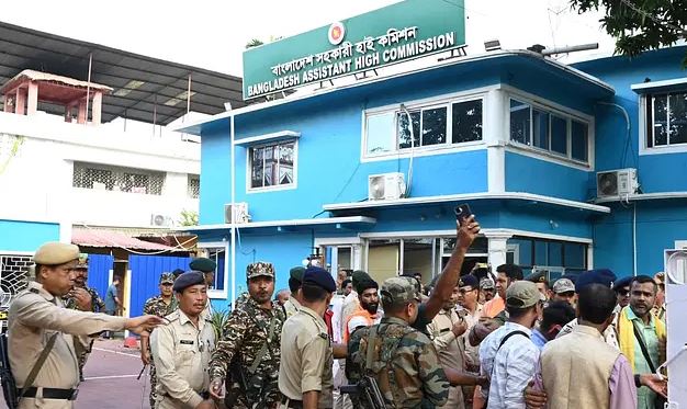 আগরতলায় বাংলাদেশের কনস্যুলার সেবা বন্ধ