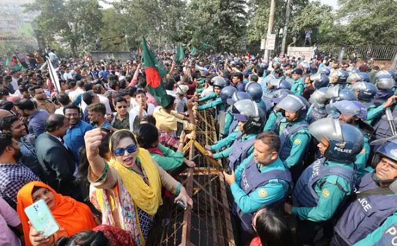 বিএনপির ৩ সংগঠনের পদযাত্রা আটকাল পুলিশ, ভারতীয় হাইকমিশনে স্মারকলিপি প্রদান