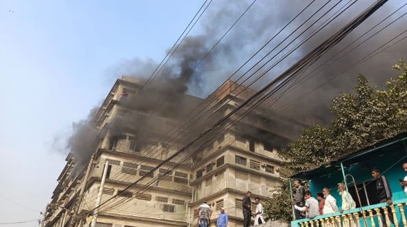 হাজারীবাগে ট্যানারির গোডাউনে আগুন, নিয়ন্ত্রণে ফায়ার সার্ভিস