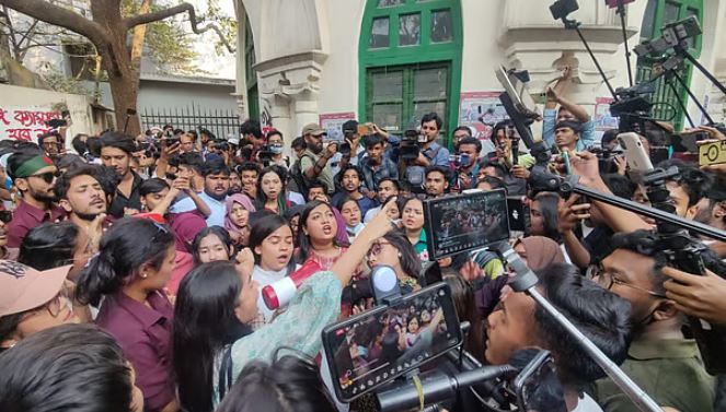 কর্মসূচি স্থগিত, বিকালে সংবাদ সম্মেলনে থাকবেন বেসরকারি বিশ্ববিদ্যালয় শিক্ষার্থীরা