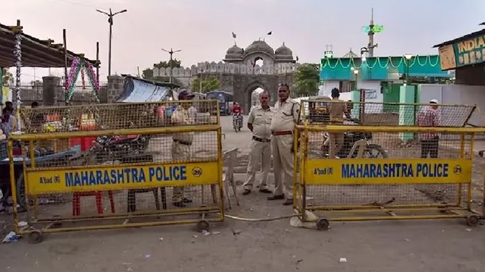 ভারতে আওরঙ্গজেবের সমাধি ঘিরে বিক্ষোভ–সংঘর্ষ, কারফিউ জারি