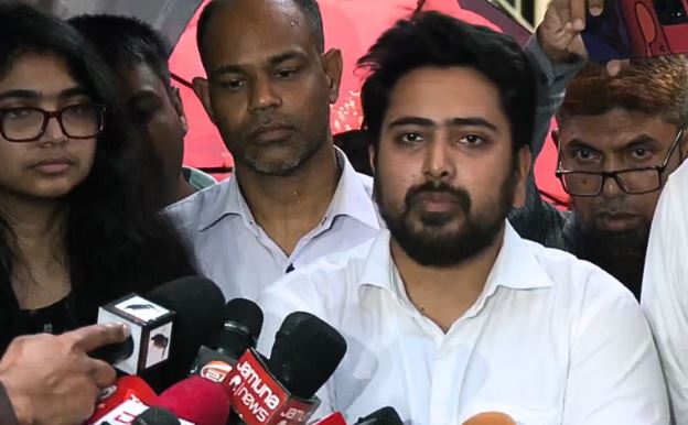 প্রশাসন অনেক জায়গায় বিএনপির পক্ষে, এ প্রশাসনের অধীনে নির্বাচন সম্ভব নয়: নাহিদ ইসলাম