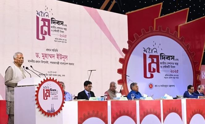 শ্রমিকদের আগের অবস্থায় রেখে নতুন বাংলাদেশ গড়া সম্ভব নয়: প্রধান উপদেষ্টা