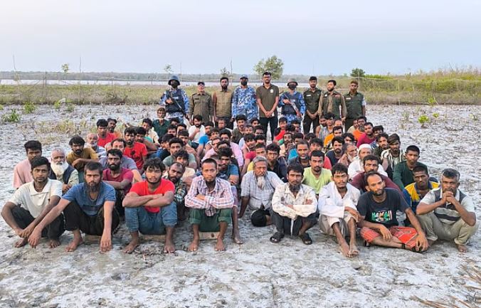 বিএসএফের ফেলে যাওয়া ৭৮ জনকে নেওয়া হচ্ছে শ্যামনগর থানায়