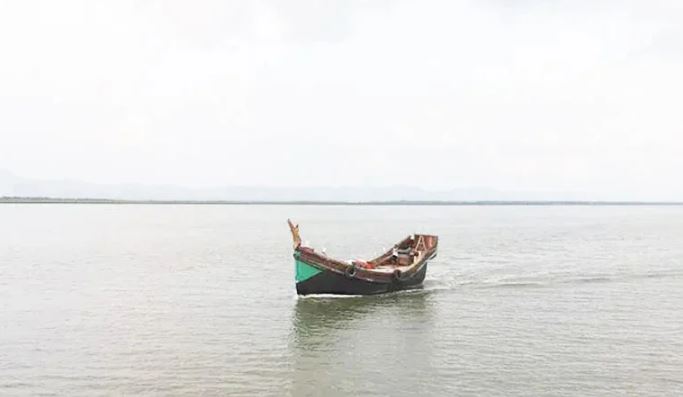 ফের ৩ বাংলাদেশি জেলেকে ধরে নিয়ে গেছে আরাকান আর্মি