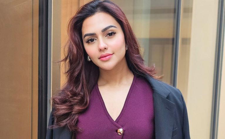 বিমানবন্দরে আটক চিত্রনায়িকা নুসরাত ফারিয়া