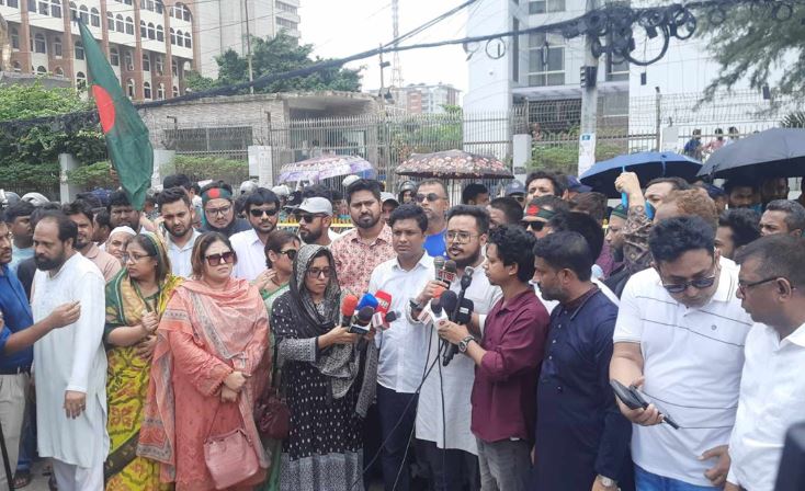 ইসি পুনর্গঠনের দাবিতে নির্বাচন ভবনের সামনে এনসিপির বিক্ষোভ
