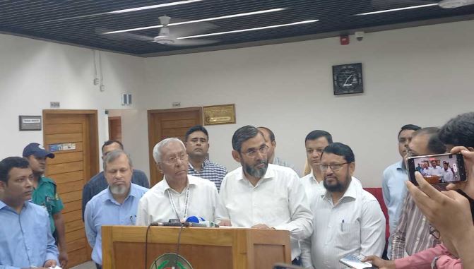 রাজনৈতিক বিষয়ে মন্তব্য নয়, আমরা ‘নিরপেক্ষভাবে’ কাজ করছি: ইসি সানাউল্লাহ