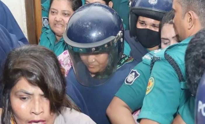 আদালত প্রাঙ্গণে মমতাজের ওপর ডিম–জুতা নিক্ষেপ, ৬ দিনের রিমান্ড