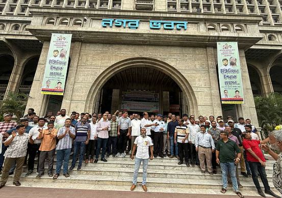 নগর ভবন অচল, ৪৮ ঘণ্টা পর ইশরাক সমর্থকদের আবারও অবস্থান