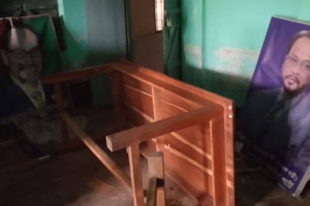 লালমনিরহাটে জাতীয় পার্টির কার্যালয়ে ভাঙচুর-অগ্নিসংযোগ