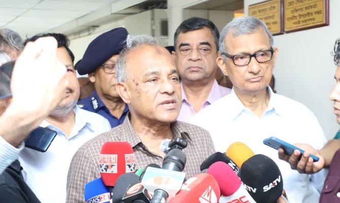 ঈদে আইনশৃঙ্খলা বাহিনীর সদস্যদের ছুটি বাতিল: স্বরাষ্ট্র উপদেষ্টা