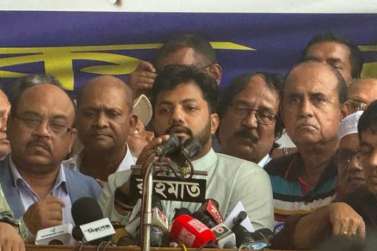 সেবায় ব্যাঘাত ঘটাচ্ছে সরকার ও দায়ভার চাপানোর চেষ্টা করছে আমাদের ওপর: ইশরাক