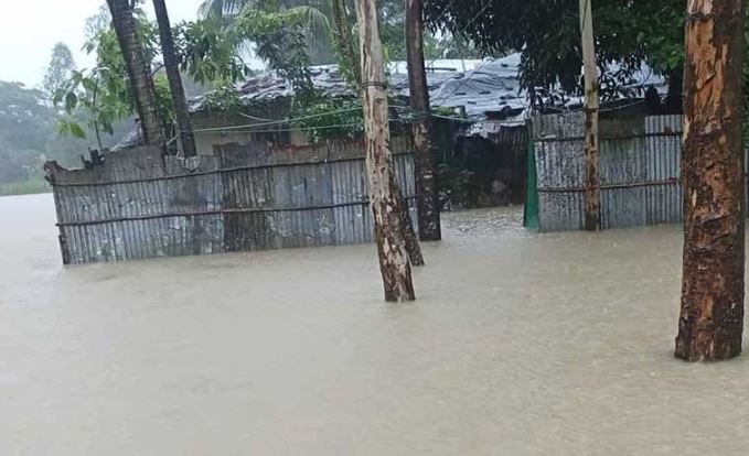 কক্সবাজারে আকস্মিক বন্যা, ৮০টির বেশি গ্রাম প্লাবিত