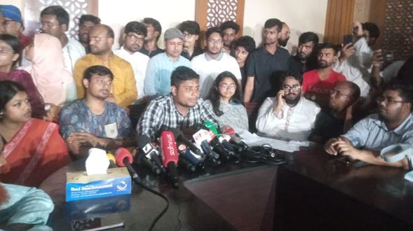 অনেক বলে আমরা নির্বাচন পেছাতে চাই, এটা ঠিক না: হাসনাত আব্দুল্লাহ