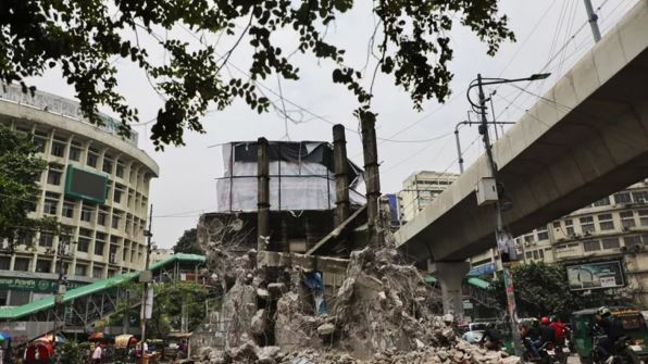 প্রজন্ম চত্বর নয়, ভাঙা হলো উন্নয়ন প্রদর্শনের ডিজিটাল বিলবোর্ড