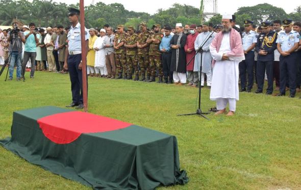 রাজশাহীতে চিরনিদ্রায় শায়িত হলেন ফ্লাইট লেফটেন্যান্ট তৌকির