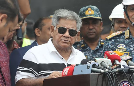 চট্টগ্রাম বন্দরের দক্ষতা বাড়াতে আন্তর্জাতিক অপারেটর দরকার: নৌ উপদেষ্টা
