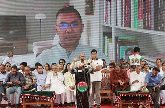 তারেক রহমান আসবেন, নেতৃত্ব দেবেন, আমাদের পথ দেখাবেন: মির্জা ফখরুল