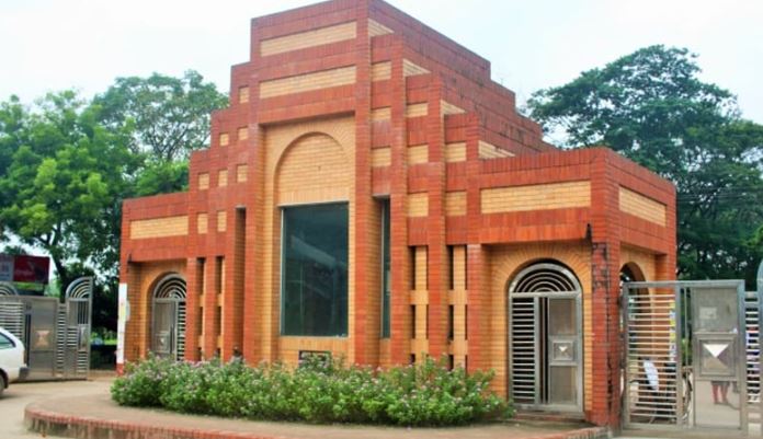জাবিতে গণঅভ্যুত্থানে হামলায় জড়িত ৬৪ শিক্ষার্থী আজীবন বহিষ্কার, সনদ বাতিল ৭৩ জনের