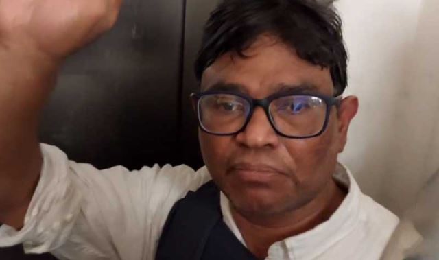 রাষ্ট্রপক্ষের অভিযোগ ‘মিথ্যা’ দাবি, ক্ষতিপূরণ চাইলেন ঢাবি শিক্ষক কার্জন