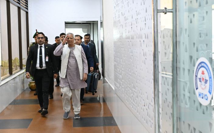 যুক্তরাষ্ট্র সফর শেষে দেশে ফিরলেন প্রধান উপদেষ্টা