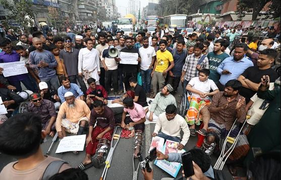 দাবি মেনে নিতে গণঅভ্যুত্থানে আহতদের বিকেল ৪টা পর্যন্ত আলটিমেটাম