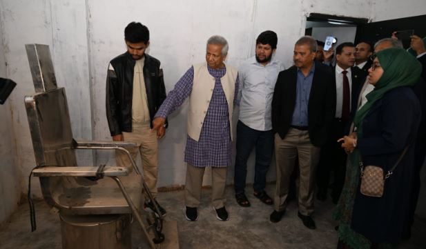 গোপন বন্দীশালা ‘আয়নাঘর’ পরিদর্শনে প্রধান উপদেষ্টা