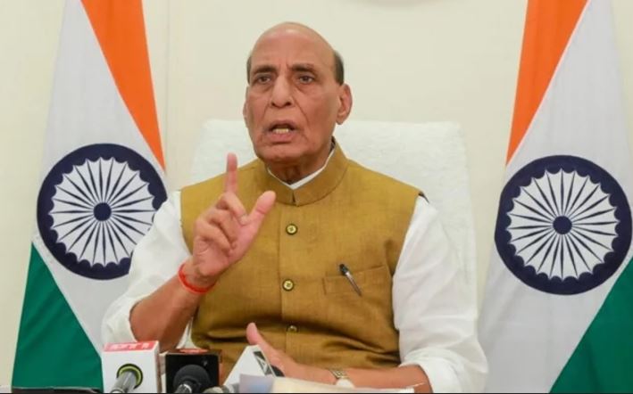 পাকিস্তানের কাছ থেকে পরমাণু অস্ত্র নিয়ে নেওয়া উচিত, বললেন ভারতের প্রতিরক্ষামন্ত্রী
