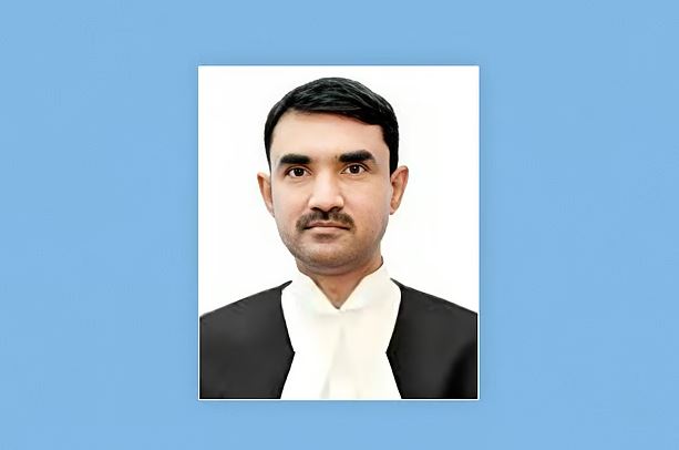 হাইকোর্টের বিচারপতি খোন্দকার দিলীরুজ্জামানকে অপসারণ
