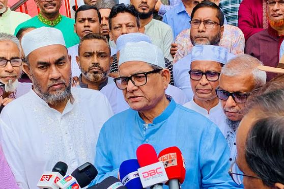 শাহজালাল (রহ.)-এর মাজার জিয়ারত শেষে মির্জা ফখরুলের আশাবাদ, ‘ফেব্রুয়ারিতেই নির্বাচন হবে’
