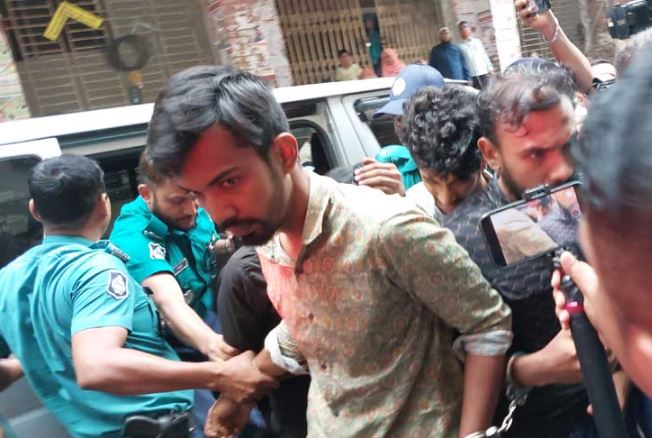 সমন্বয়ক পরিচয়ে চাঁদাবাজি: বৈষম্যবিরোধী নেতাসহ ৪ জনের সাত দিনের রিমান্ড