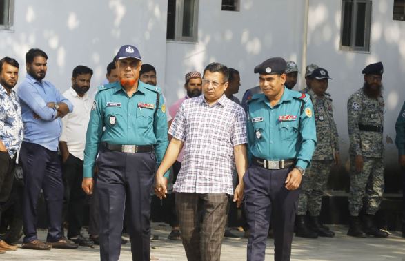 শেখ হাসিনাই প্রাণঘাতী অস্ত্র ব্যবহারের নির্দেশ দেন: জবানবন্দিতে সাবেক আইজিপি মামুন