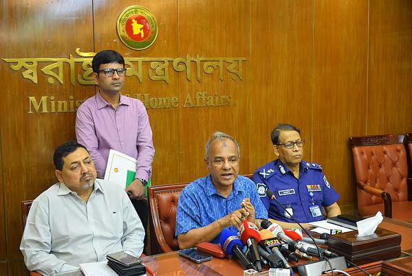 যাবজ্জীবন কারাদণ্ডের মেয়াদ কমানোর চিন্তাভাবনা করছে সরকার: স্বরাষ্ট্র উপদেষ্টা