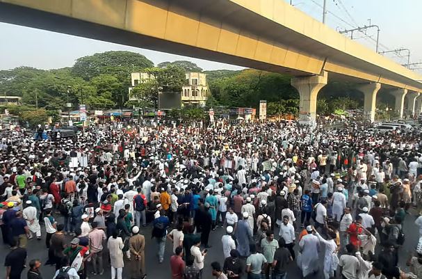 আওয়ামী লীগ নিষিদ্ধের দাবিতে এবার শাহবাগ মোড় অবরোধ