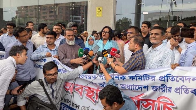 এনবিআর ‘ভাগের’ অধ্যাদেশ বাতিল চেয়ে ‘কলম বিরতির’ ডাক