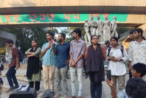 এটিএম আজহারুলকে ‘বেকসুর’ খালাসের প্রতিবাদে ঢাবি ক্যাম্পাসে বিক্ষোভ