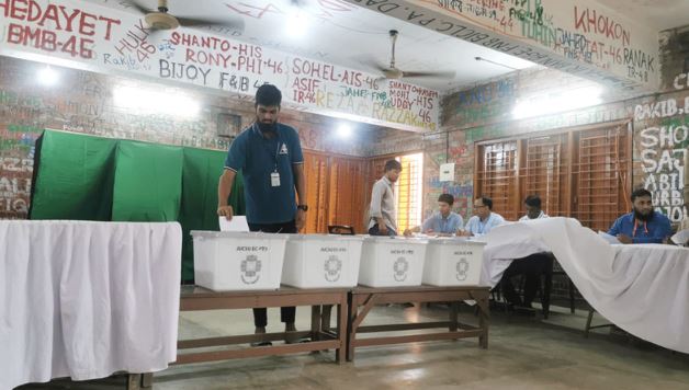 ছাত্রদলের অভিযোগে সিদ্ধান্ত বদল, ভোট গণনা হবে হাতে