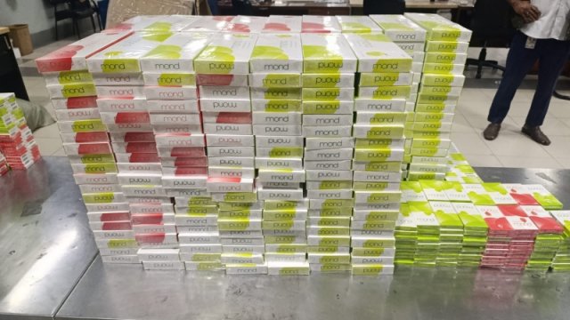 চট্টগ্রামের শাহ আমানত বিমানবন্দরে অভিযান, সিগারেট ও মোবাইল জব্দ