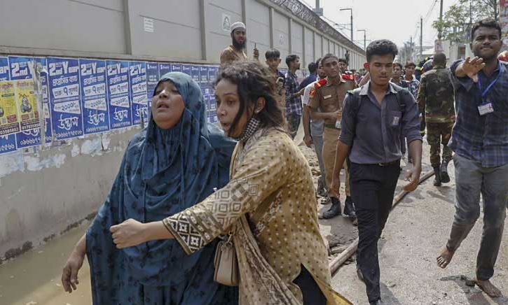 উত্তরায় বিমান বিধ্বস্ত: আহতদের বহনে মেট্রোরেলে বগি বরাদ্দ