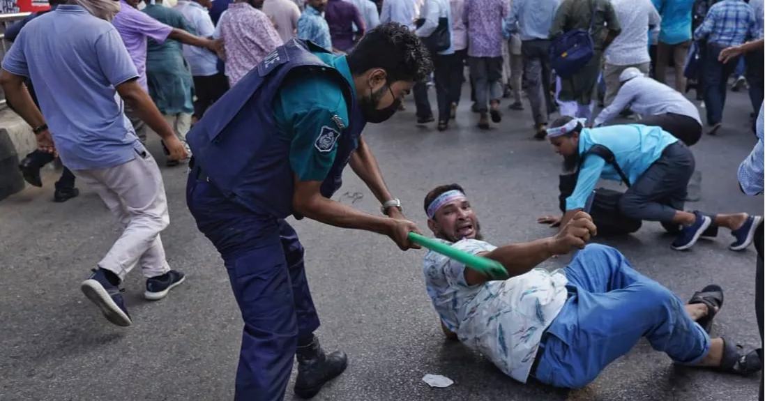 ‘পুলিশের হামলার’ প্রতিবাদে রবিবার থেকে কর্মবিরতিতে যাচ্ছেন প্রাথমিকের শিক্ষকরা