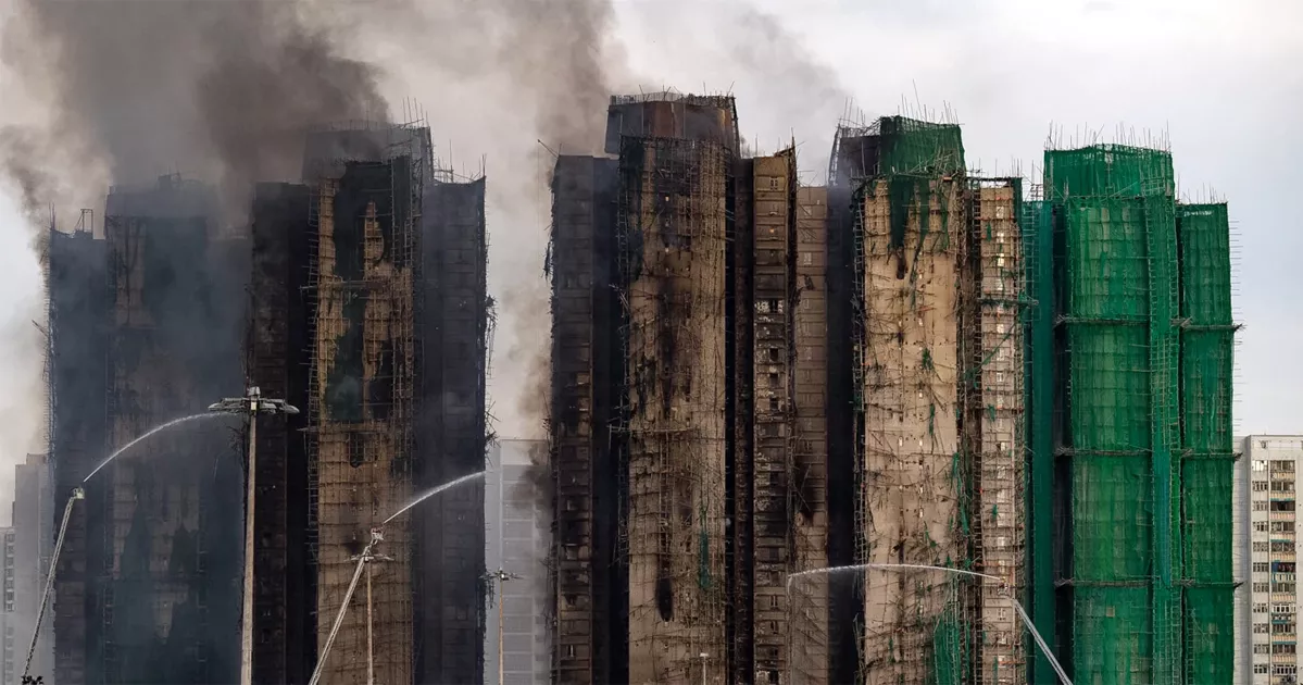 দ্বিতীয় দিনও জ্বলছে হংকংয়ের বহুতল ভবন কমপ্লেক্স, নিহত বেড়ে ৪৪