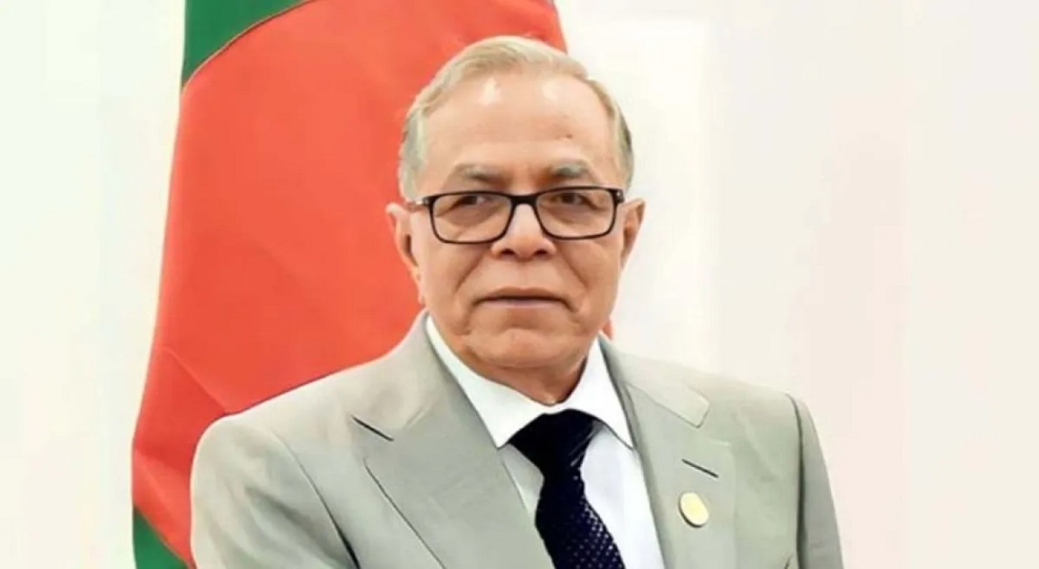 চিকিৎসা শেষে দেশে ফিরেছেন সাবেক রাষ্ট্রপতি মো. আবদুল হামিদ