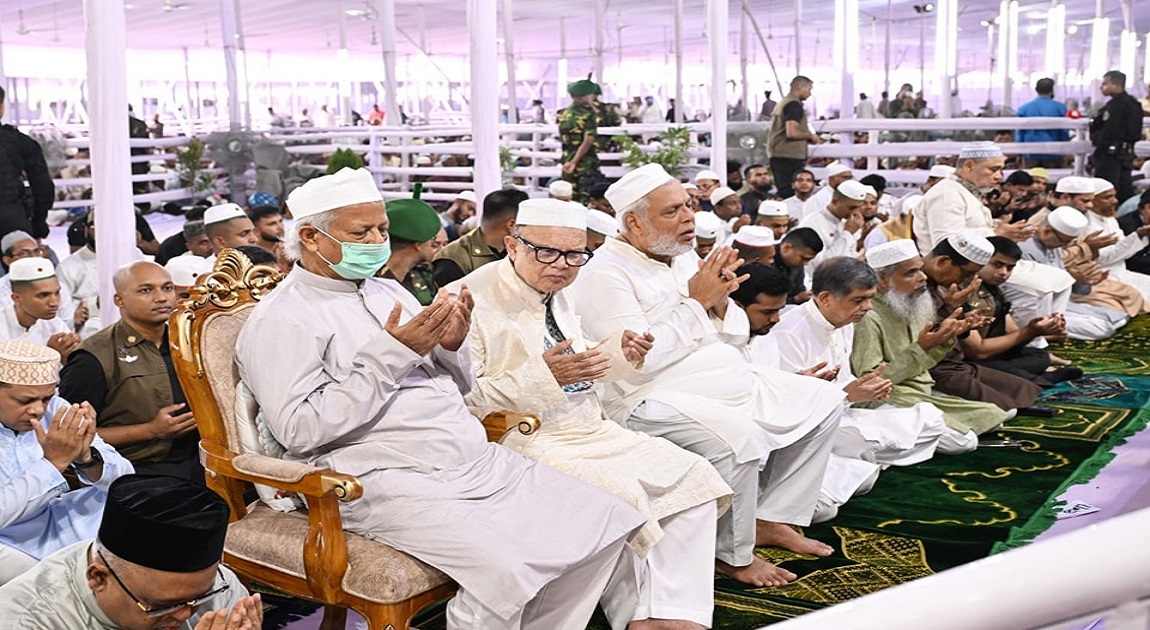 ঈদের নামাজ শেষে দোয়ায় দেশের কল্যাণ কামনা প্রধান উপদেষ্টার