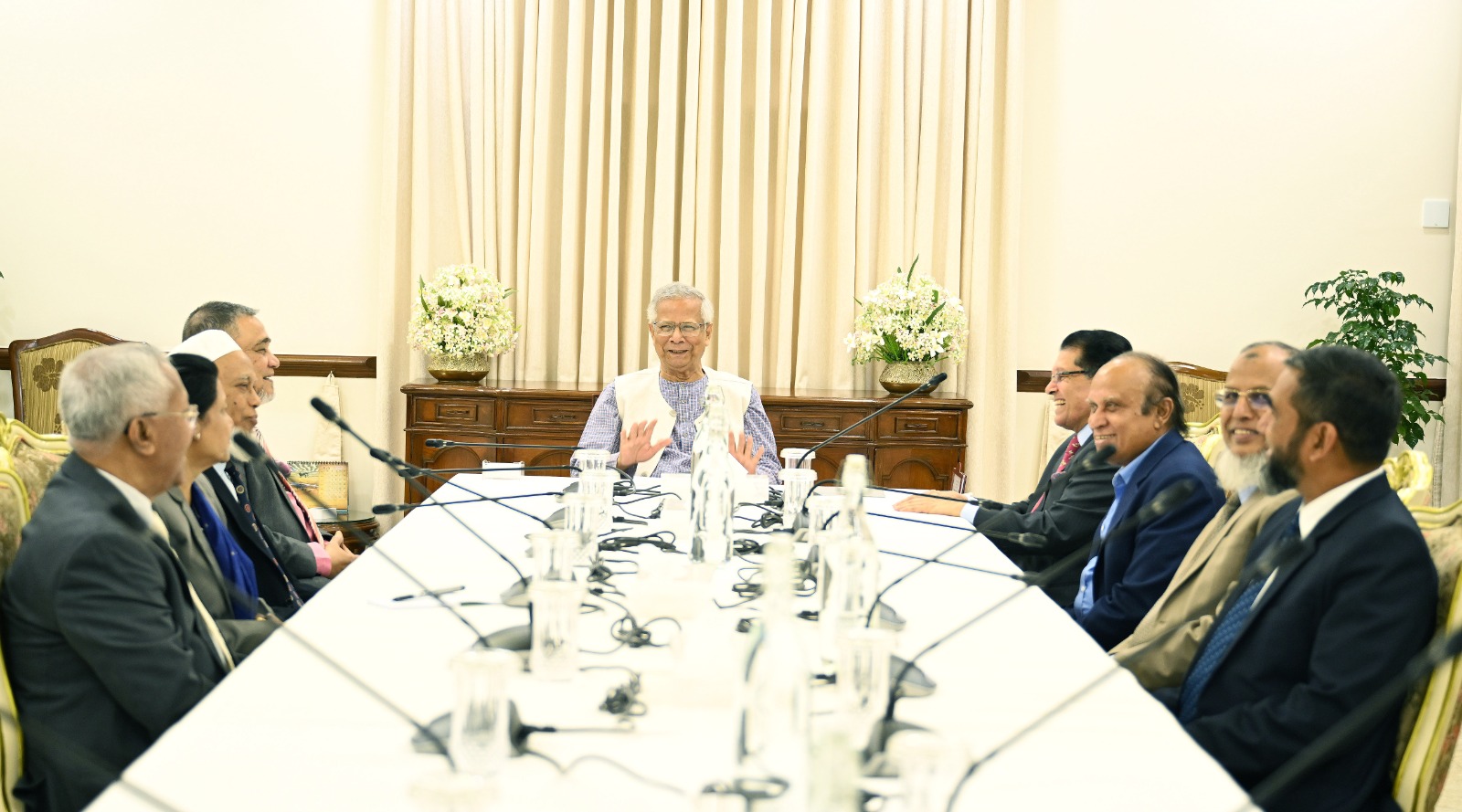 নির্বাচন ও গণভোটের প্রস্তুতি সম্পর্কে প্রধান উপদেষ্টাকে অবহিত করলেন সিইসি