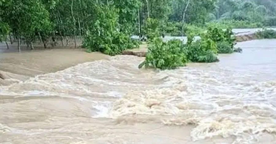 মৌলভীবাজারে মনু-ধলাই নদীর বাঁধ ভাঙন, পানিবন্দি হাজারো মানুষ