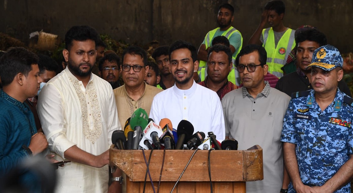 রাতের মধ্যেই কোরবানির বর্জ্য অপসারণ করা হবে: স্থানীয় সরকার উপদেষ্টার