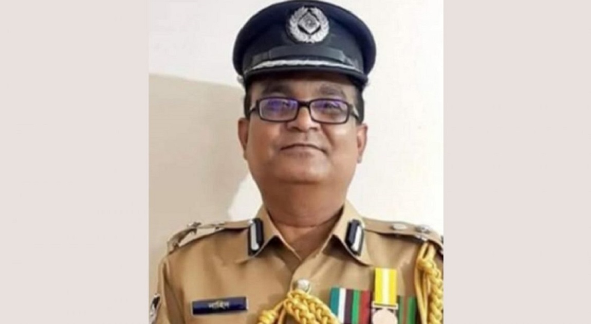 পুলিশের সাবেক ডিআইজি একেএম নাহিদুল ইসলাম গ্রেফতার
