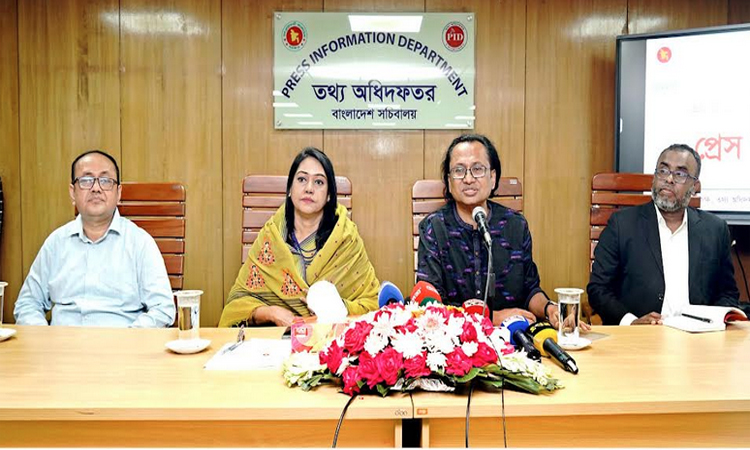 ভর্তুকি দিয়ে জ্বালানির চাপ সামাল দিতে কাজ করছে সরকার: তথ্য উপদেষ্টা জাহেদ উর রহমান